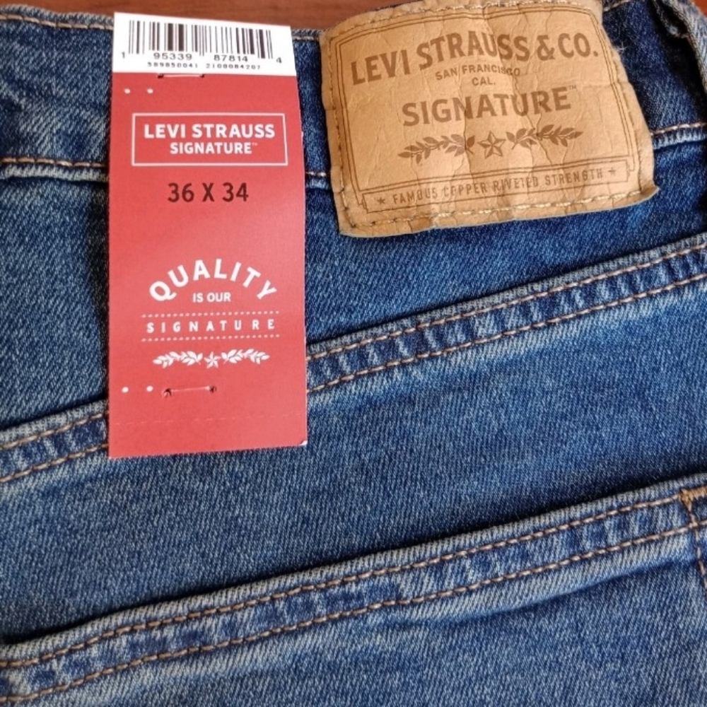 Signature By Levi Strauss & Co. NEW Men's relaxed fit.streach Jeans 36x34.